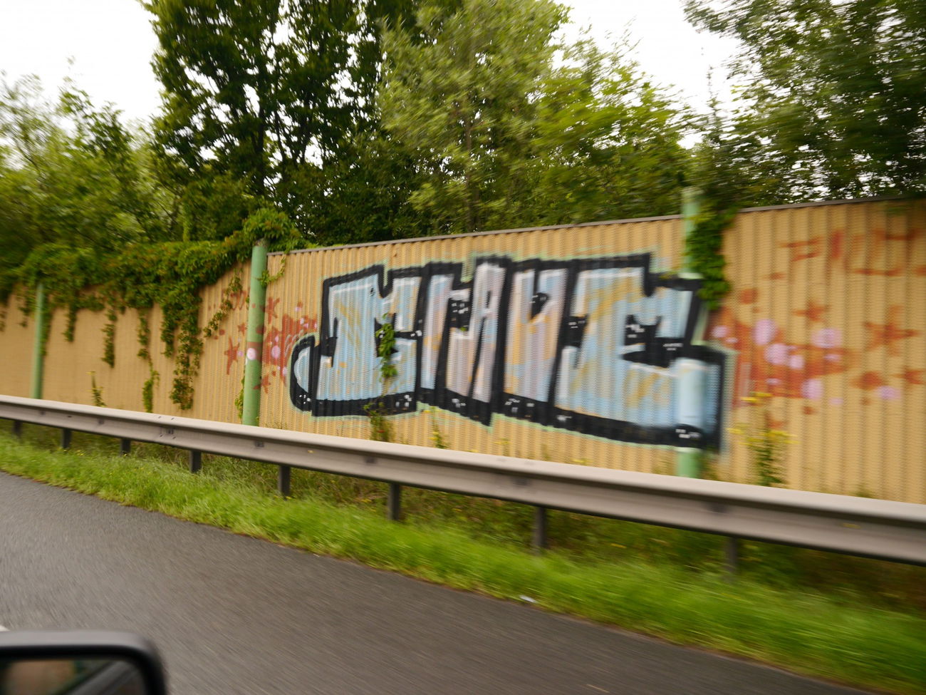 Graffiti Bombing - Photo by oldenburgcity - grave, pnd