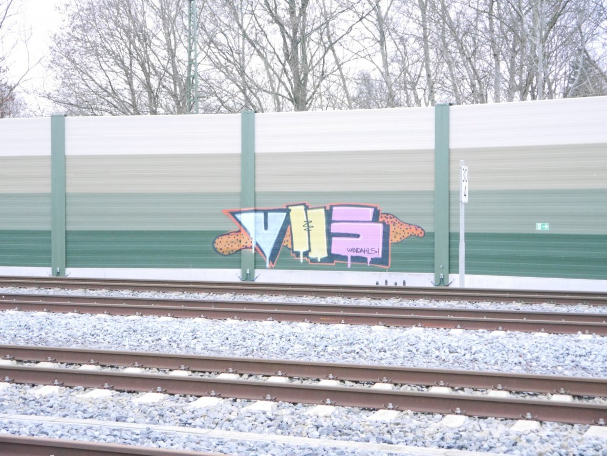 Graffiti Bombing - Photo by oldenburgcity - vhs