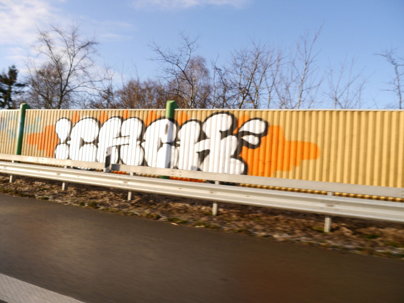 Graffiti Bombing - Photo by oldenburgcity - chek (2015)