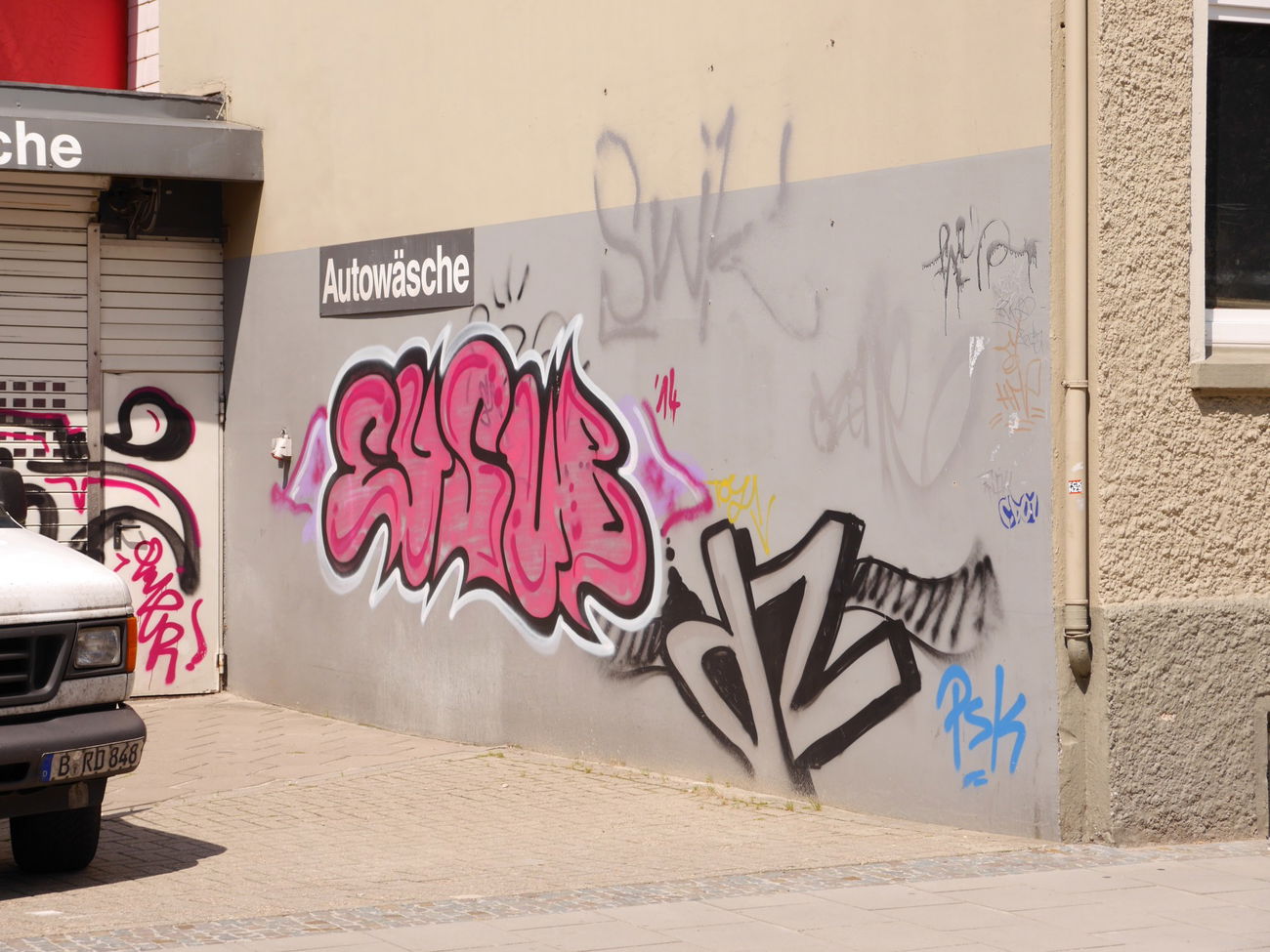 Graffiti Bombing - Photo by oldenburgcity - aesop, eysub