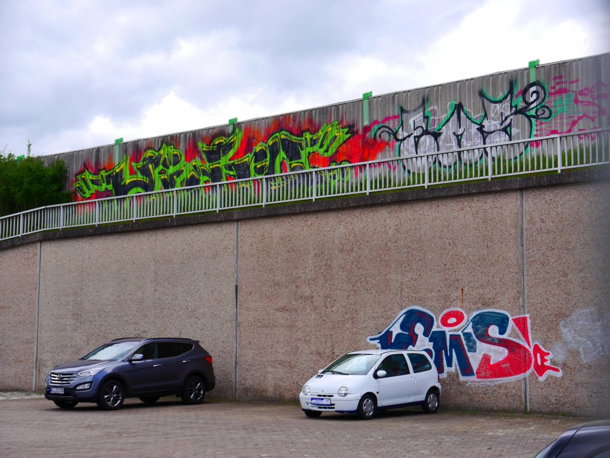 Graffiti Bombing - Photo by oldenburgcity - hidro, ems