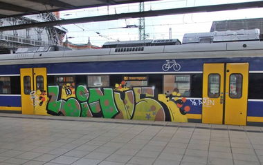Graffiti Train - Photo by oldenburgcity - leeno, leenoe, linus (2015)