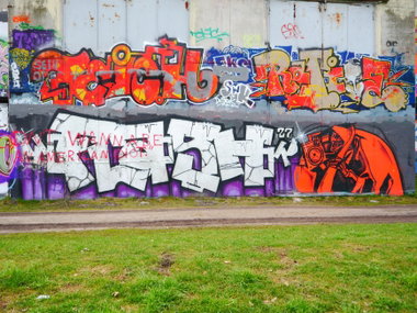 Graffiti Wall - Photo by oldenburgcity - teich, ratioe, flash