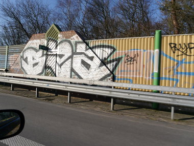 Graffiti Bombing - Photo by oldenburgcity - bza (2006)