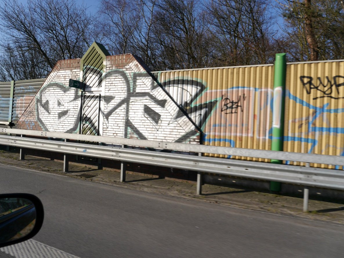 Graffiti Bombing - Photo by oldenburgcity - bza (2006)
