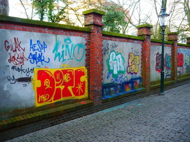 Graffiti Bombing - Photo by oldenburgcity - ditc, ra, raid