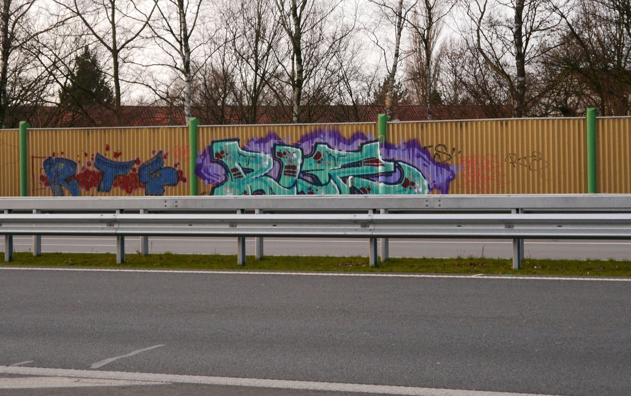 Graffiti Bombing - Photo by oldenburgcity - rts, rlz (2015)