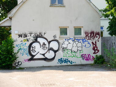 Graffiti Bombing - Photo by oldenburgcity - pervo, nb