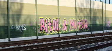 Graffiti Bombing - Photo by oldenburgcity - rito, ritoe, motor (2012)