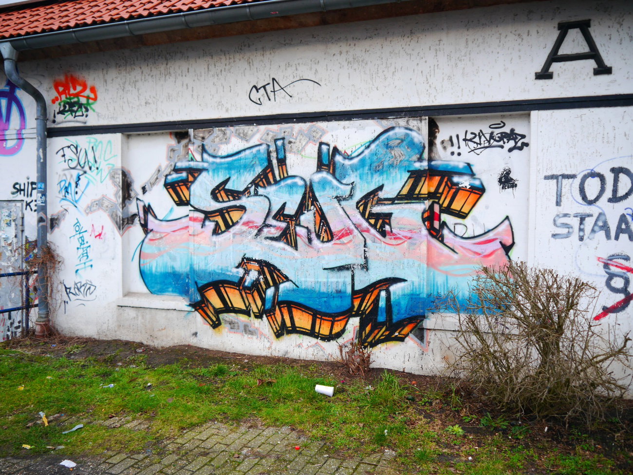 Graffiti Wall - Photo by oldenburgcity - seug, gues
