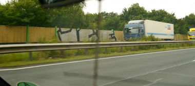 Graffiti Bombing - Photo by oldenburgcity - ice (2010)