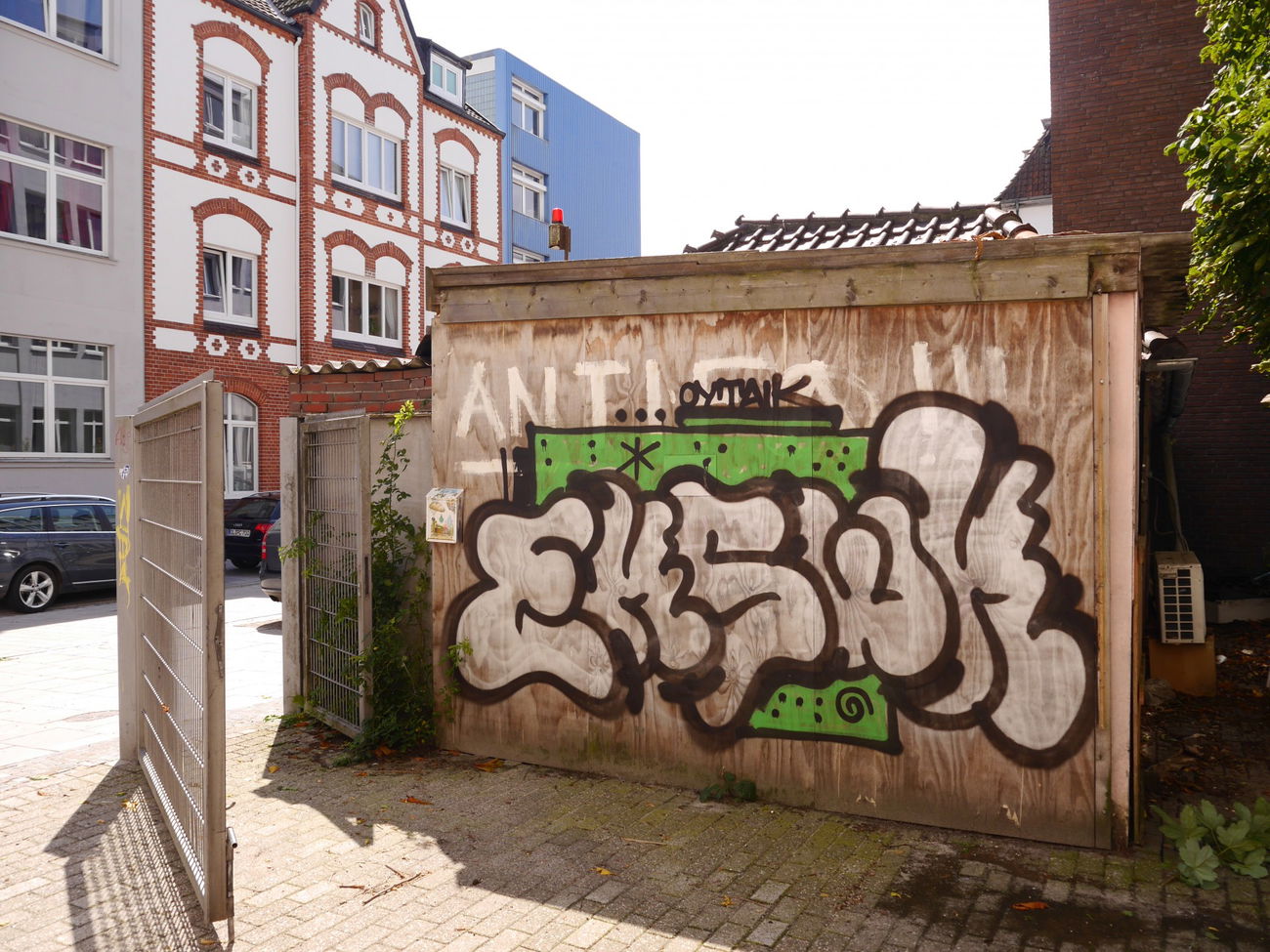 Graffiti Bombing - Photo by oldenburgcity - eks, swk (2015)