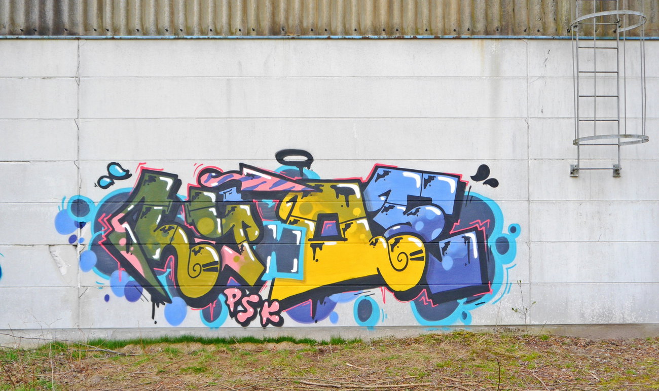 Graffiti Wall - Photo by oldenburgcity - lynoe, leenoe