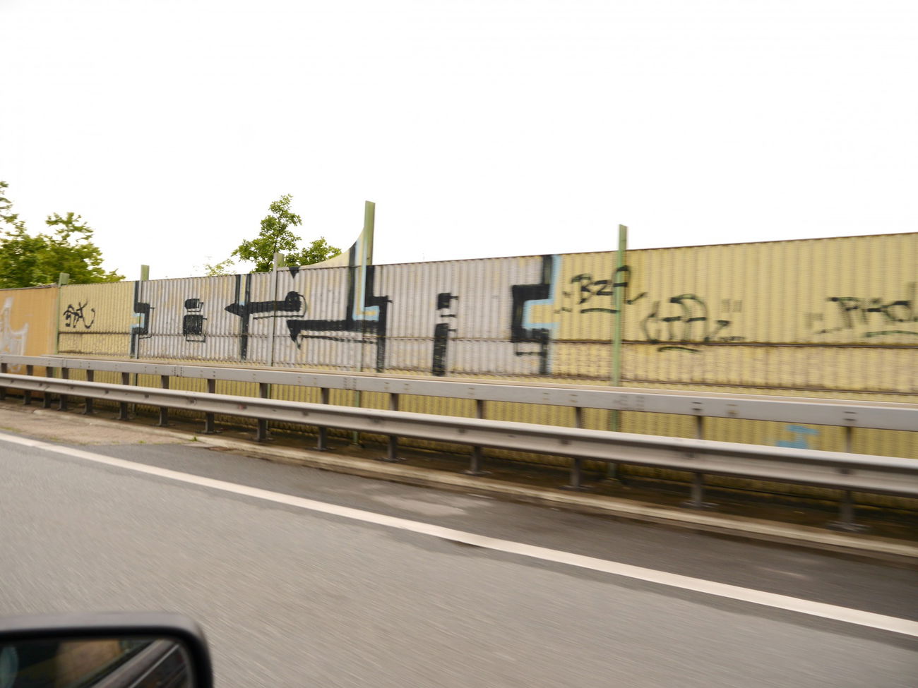 Graffiti Bombing - Photo by oldenburgcity - bza