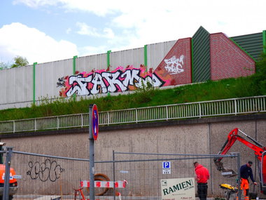 Graffiti Bombing - Photo by oldenburgcity - farm (2015)