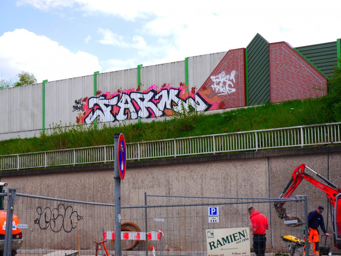 Graffiti Bombing - Photo by oldenburgcity - farm (2015)