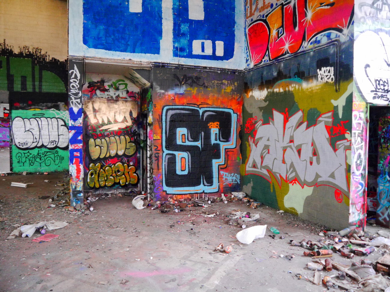 Graffiti Wall - Photo by oldenburgcity - lynus, linus, amen