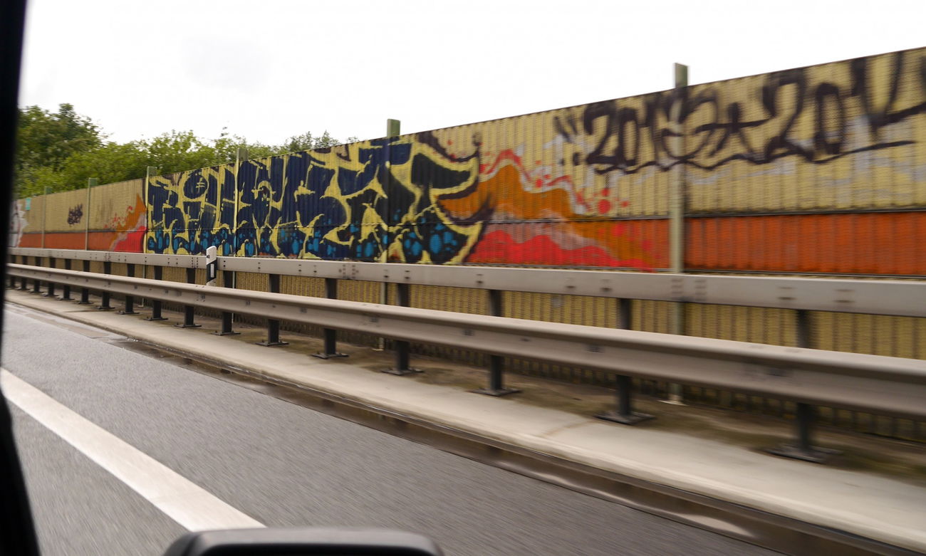 Graffiti Bombing - Photo by oldenburgcity - rillerz, rlz (2014)