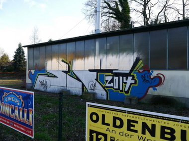 Graffiti Bombing - Photo by oldenburgcity - sf (2014)