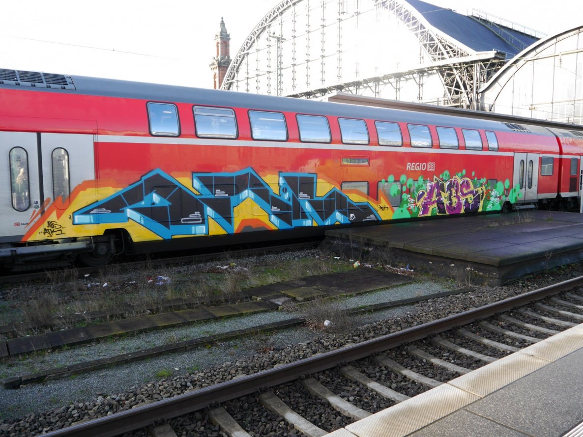 Graffiti Train - Photo by oldenburgcity - onil, abs (2015)