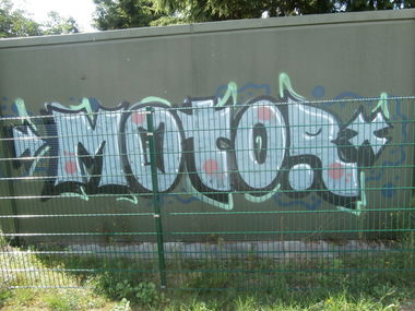 Graffiti Bombing - Photo by oldenburgcity - motor