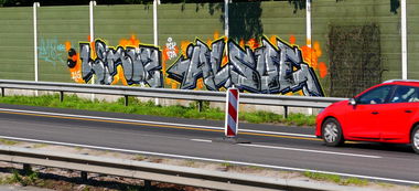 Graffiti Bombing - Photo by oldenburgcity - linuz, linus, leenoe (2015)