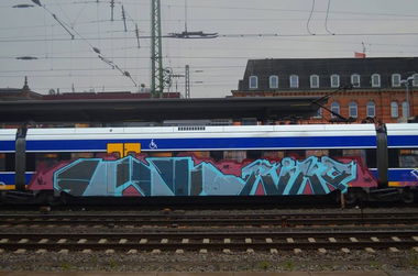 Graffiti Train - Photo by oldenburgcity - onil, riko (2014)