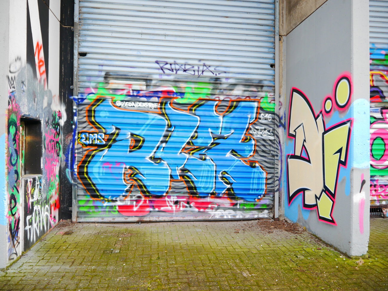 Graffiti Wall - Photo by oldenburgcity - rlz