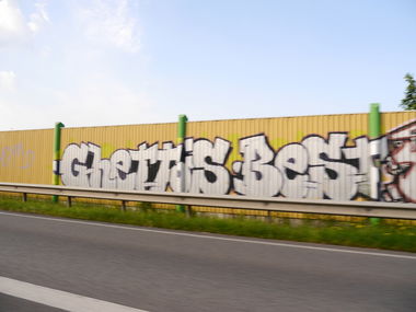 Graffiti Bombing - Photo by oldenburgcity - gb, ghettos, best