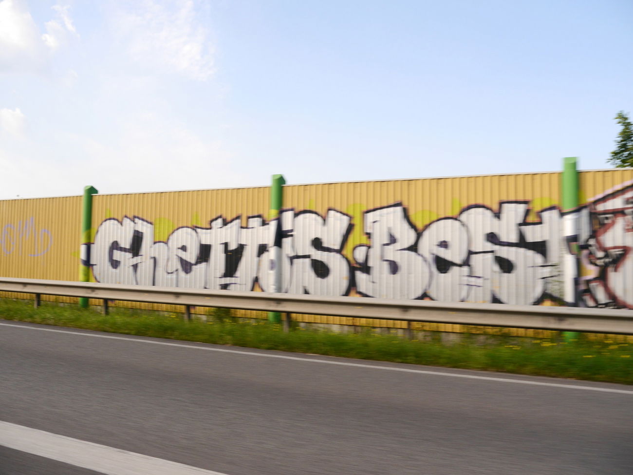Graffiti Bombing - Photo by oldenburgcity - gb, ghettos, best