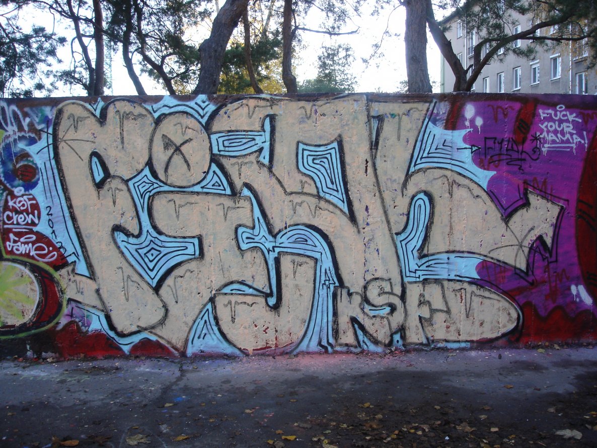 Graffiti Wall - Photo by olizany_karfiol