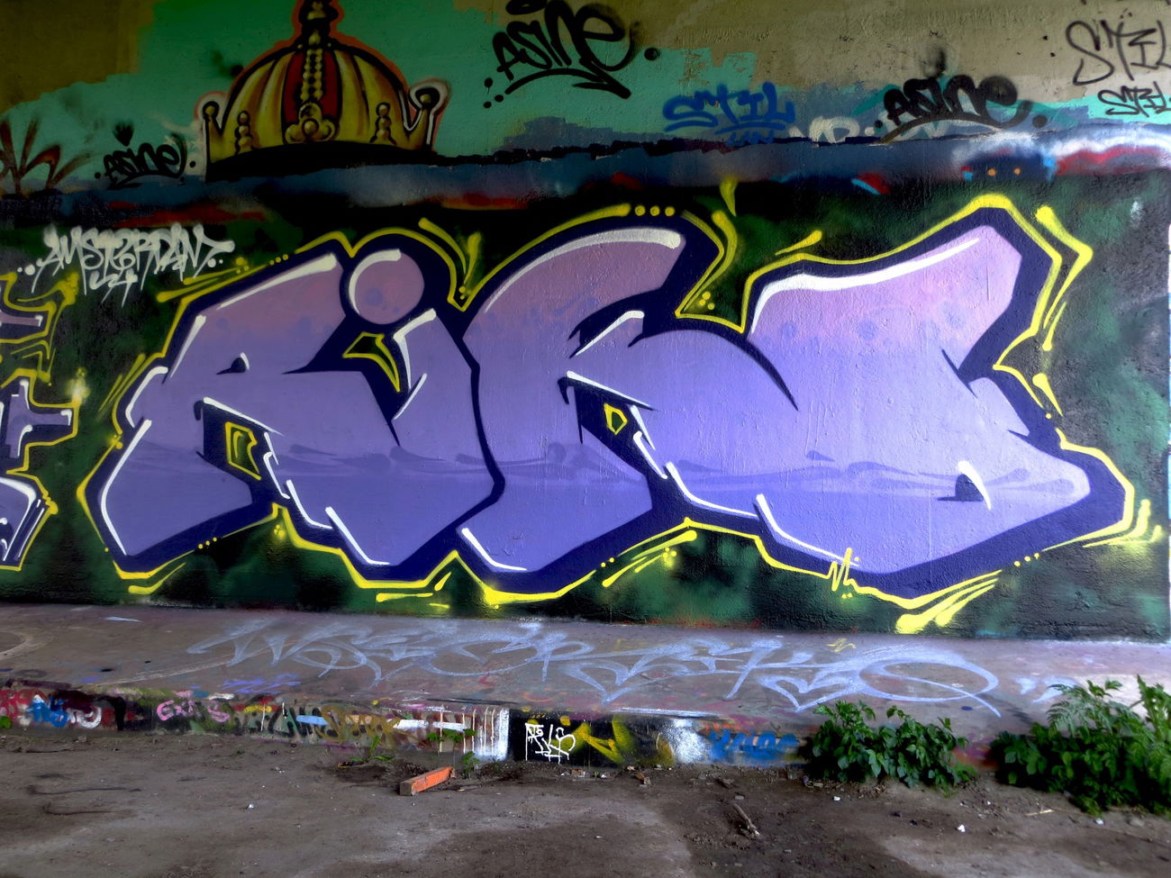 Graffiti Wall in Holland - Photo by olkidolki