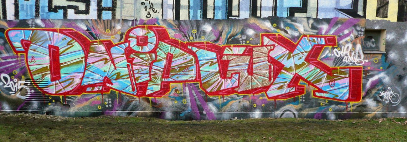 Graffiti Wall - Photo by oniph