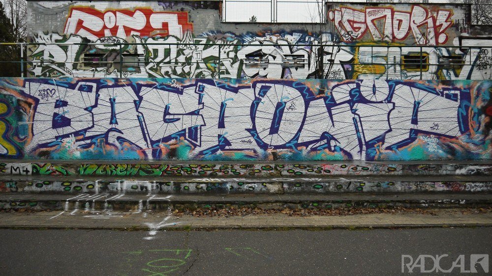 Graffiti Wall - Photo by oniph - bagronip