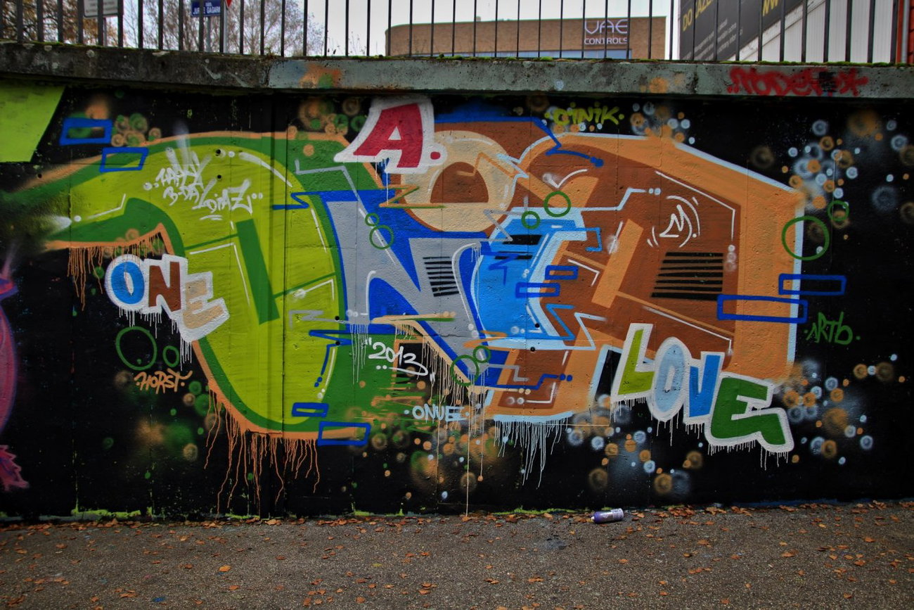 Graffiti Wall - Photo by oniph - onip