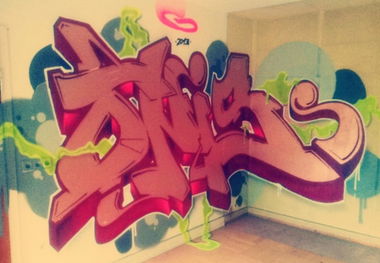 Graffiti Wall - Photo by onis