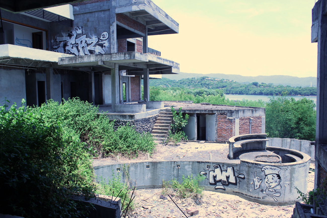 Graffiti Wall - Photo by onis - Abandoned, Hotel, Bali