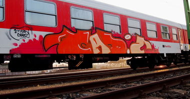 Graffiti Train - Photo by onlyoneZ - DB