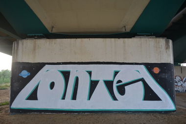 Graffiti Wall - Photo by onte - onte