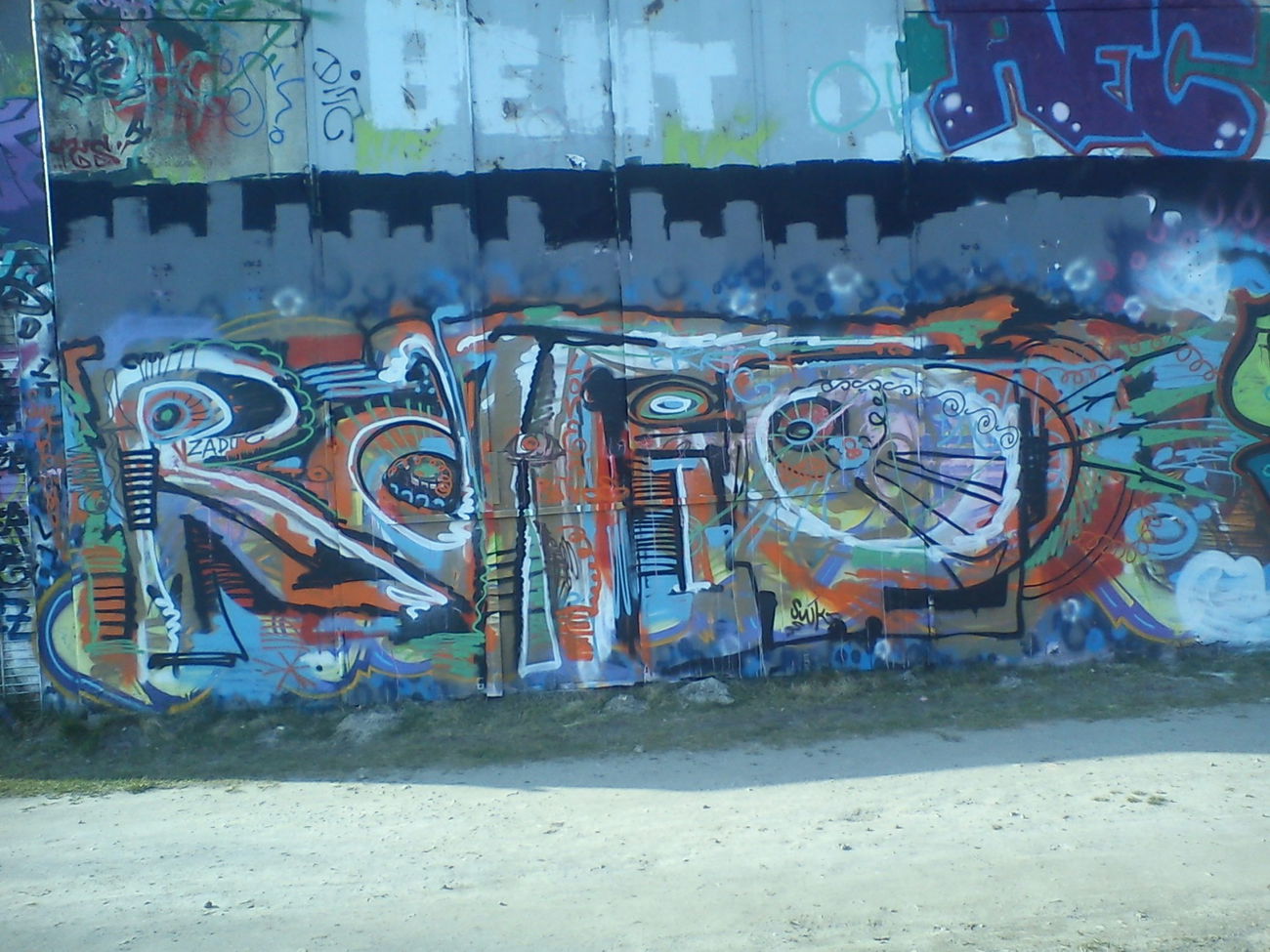 Graffiti Wall - Photo by orbit