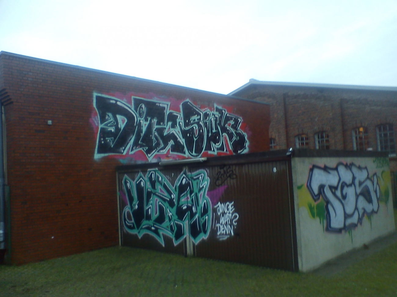 Graffiti Wall - Photo by orbit - ditc, swk, tgs