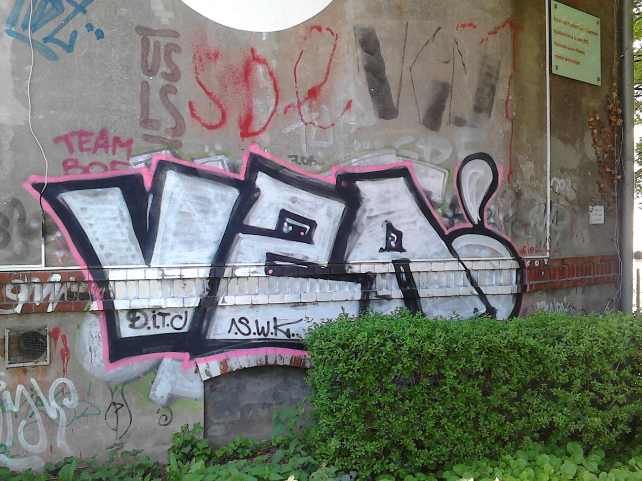 Graffiti Wall - Photo by orbit