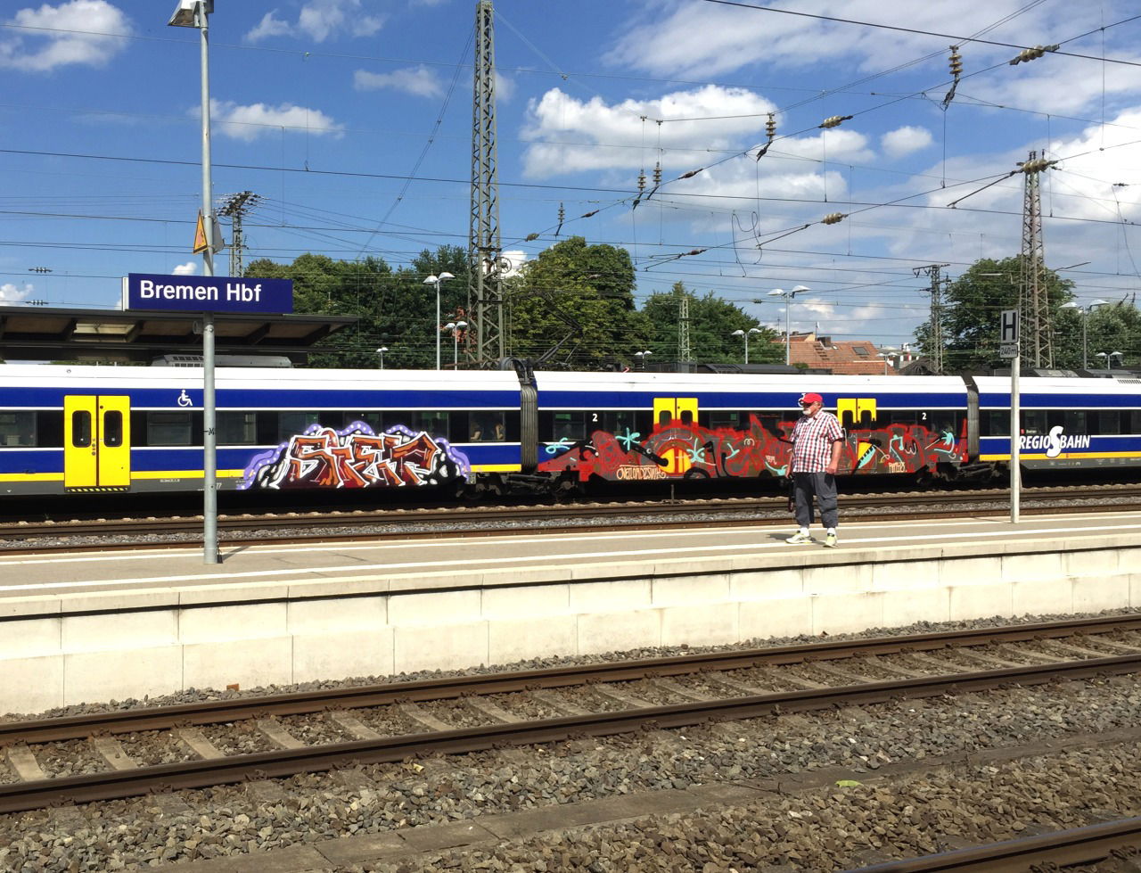 Graffiti Train - Photo by orbit - siet, overloadz