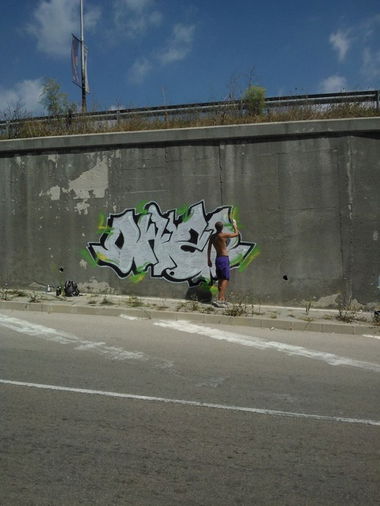 Graffiti Bombing - Photo by owzo (2014)
