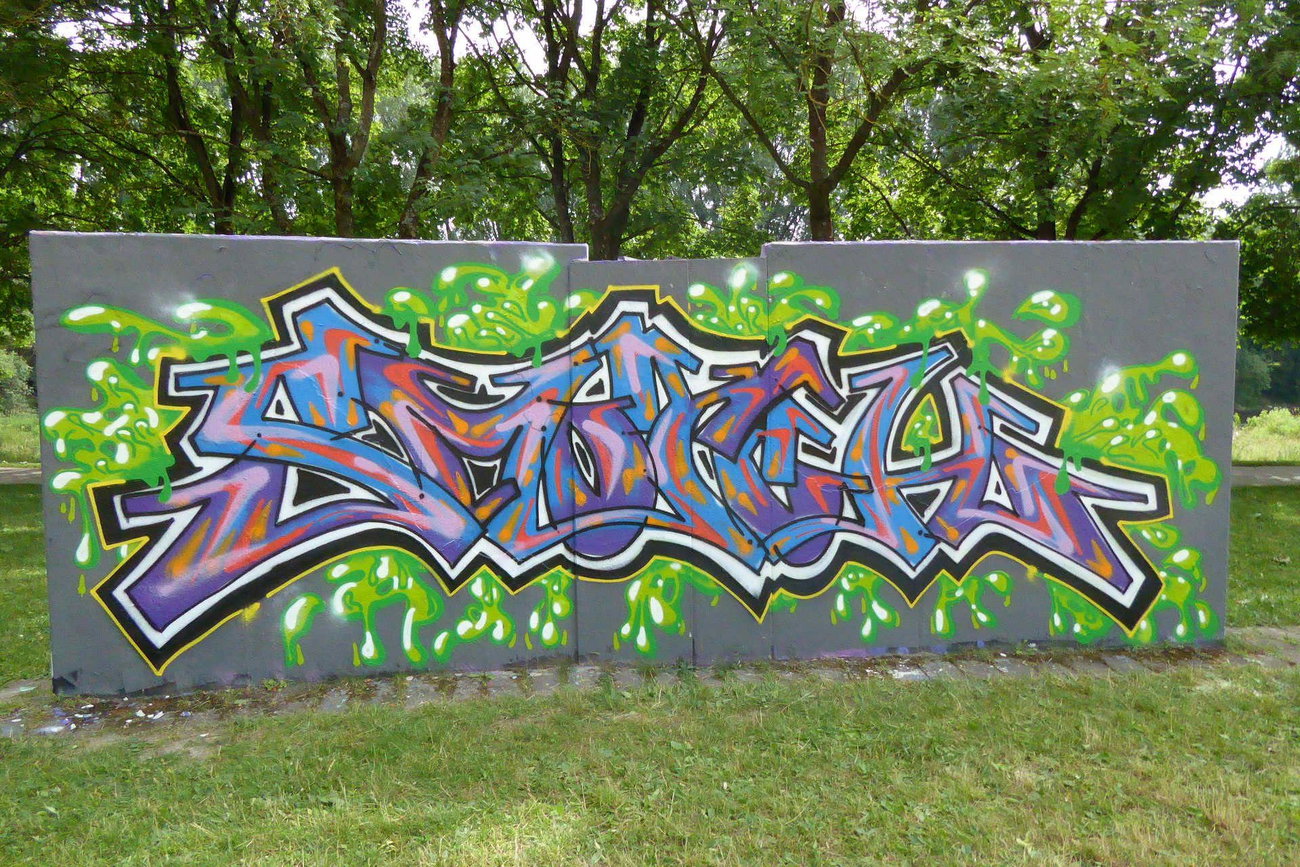 Graffiti Wall - Photo by p1lot (2022)