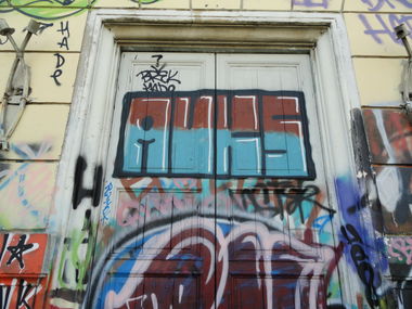 Graffiti Bombing - Photo by pannonian - auks, rome, italy (2014)