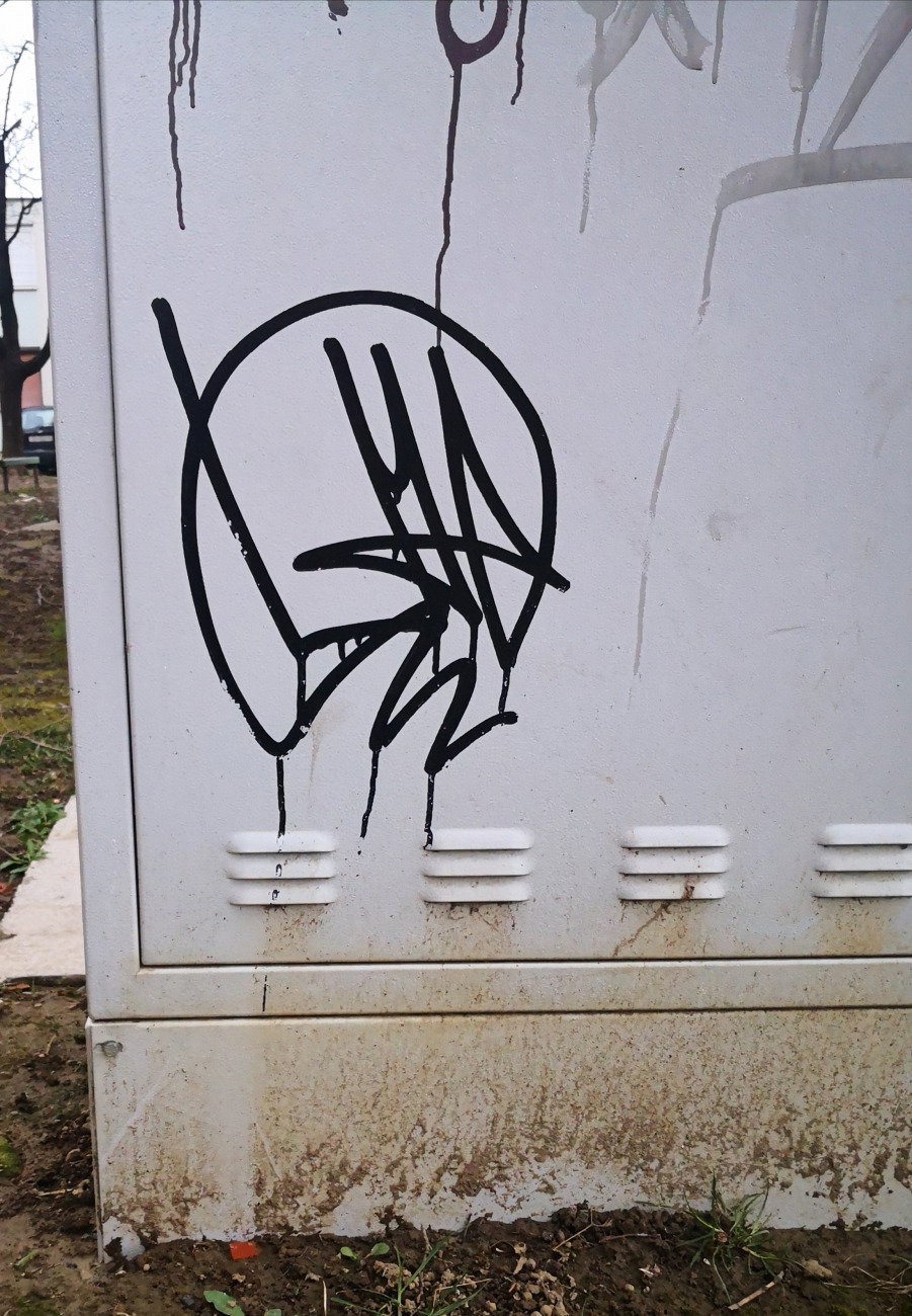 Graffiti Wall - Photo by pannonian - uh, uhone, handstyle