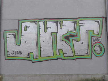 Graffiti Wall - Photo by pannonian - Auks