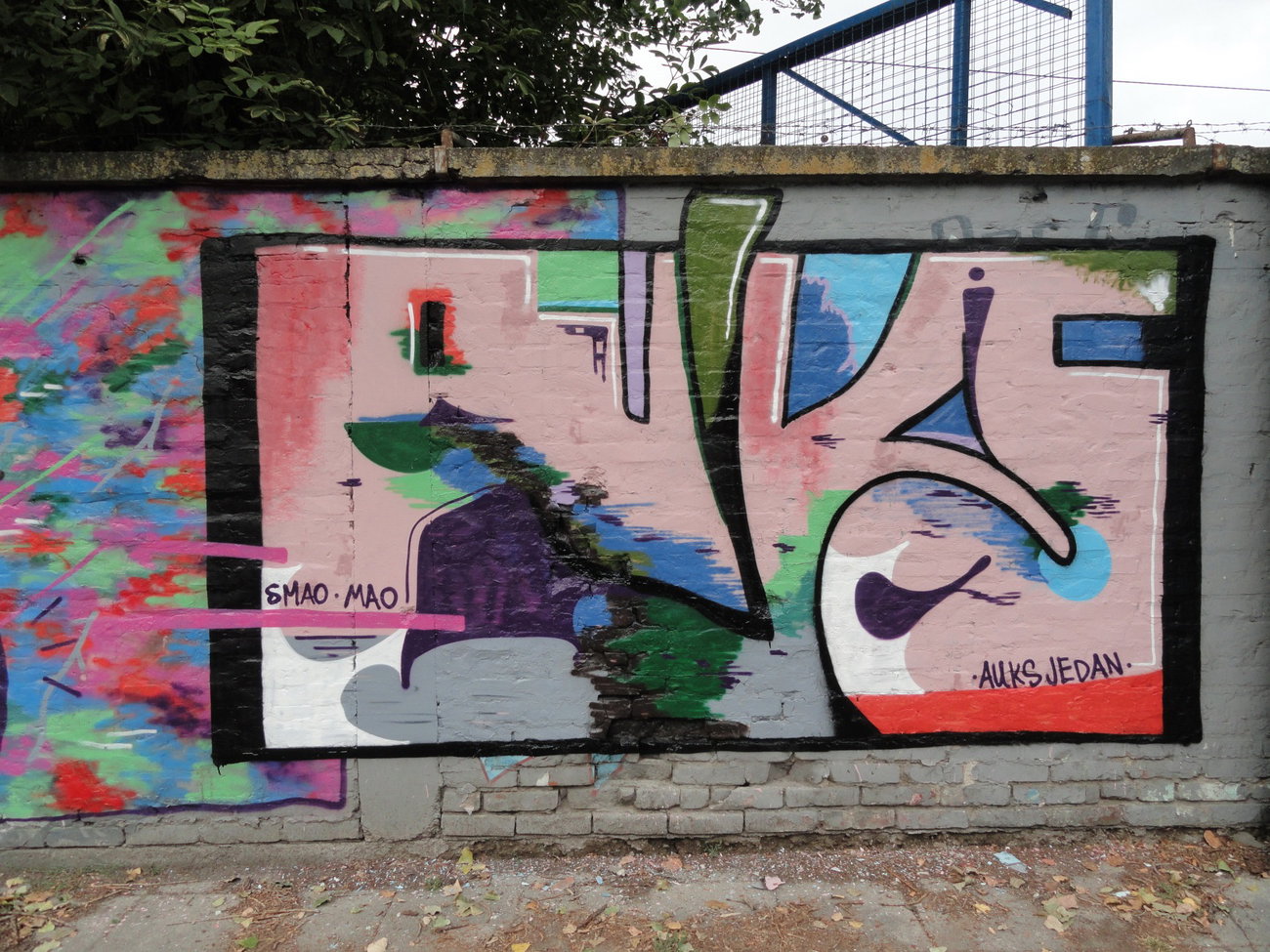 Graffiti Wall - Photo by pannonian - Auks