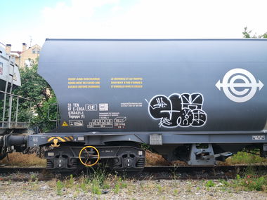 Graffiti Wall - Photo by pannonian - uhone, uh, freight